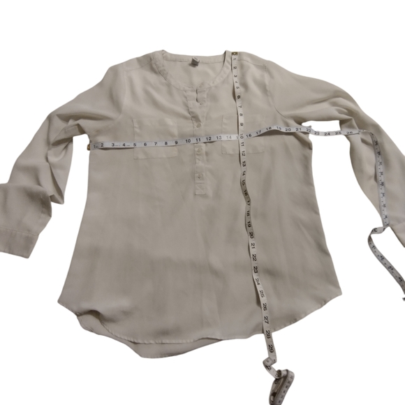 Good used condition! White pullover long sleeve blouse with 1/2 half button - Picture 4 of 4